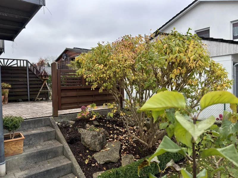 Terrasse/ Treppe zum Garten