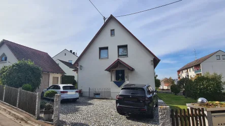 Außenansicht Ost - Haus kaufen in Friedberg / Stätzling - Gepflegtes Ein- oder Zweifamilienhaus in ruhiger Lage