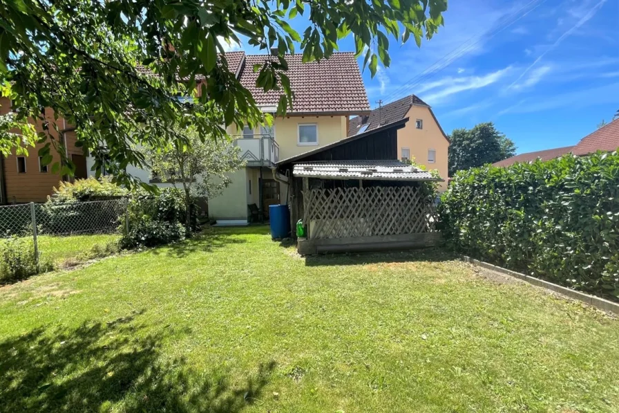 Gartenansicht - Haus kaufen in Immendingen - Schnuckelige Doppelhaushälfte mit Garten