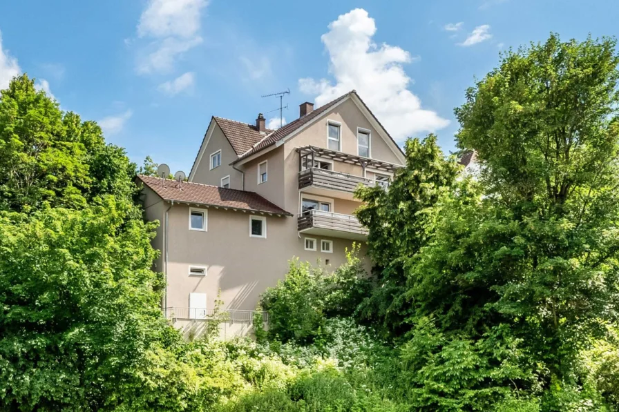 Rückansicht - Haus kaufen in Engen - Dreifamilienhaus in Engen mit Weitsicht und Charme