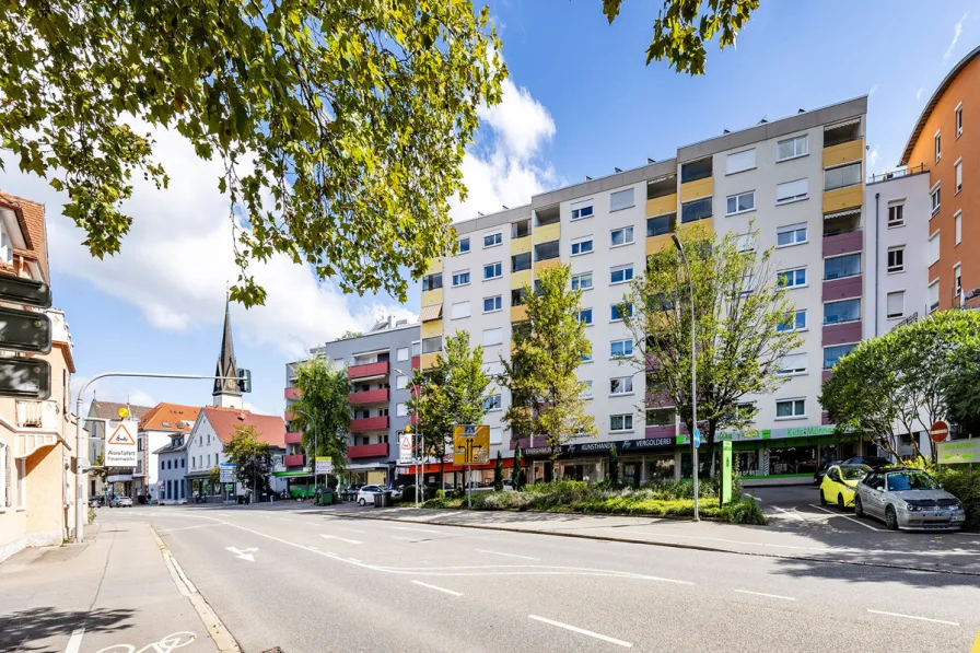 Straßenansicht - Wohnung kaufen in Singen / Hohentwiel - Charmante 3-Zimmer-Wohnung mit Aufzug und Garage im Zentrum