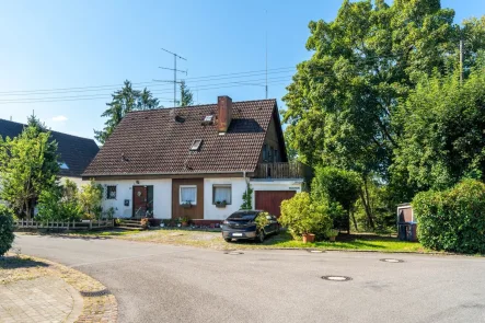 Außenansicht - Haus kaufen in Öhningen - Sanierungsbedürftiges Fertighaus in grüner Umgebung