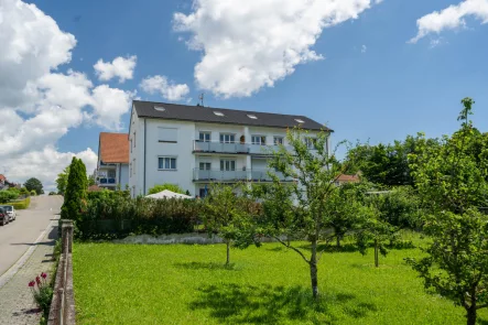 Ansicht - Wohnung kaufen in Mühlhausen-Ehingen - Kapitalanlage mit Komfort – Vermietete 3-Zimmer-Wohnung mit Blick!