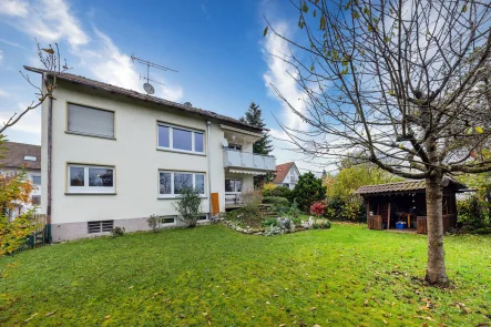 Rückansicht mit Garten - Wohnung kaufen in Radolfzell am Bodensee / Böhringen - Ihr grünes Paradies: neu sanierte Hochparterrewohnung mit großem Gartenanteil