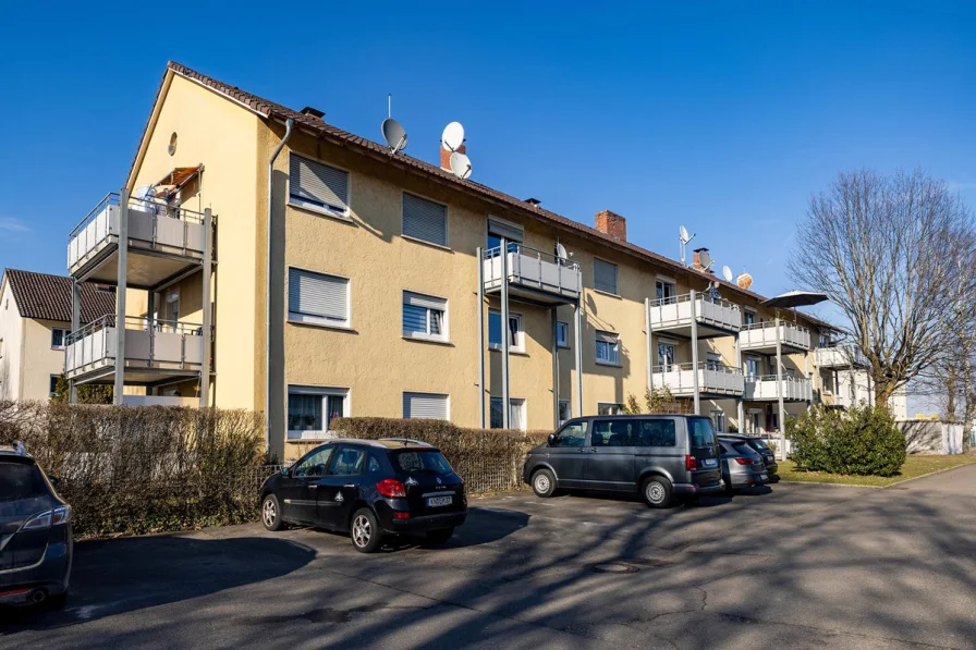 Rückansicht - Wohnung kaufen in Singen (Hohentwiel) - Hochparterrewohnung mit Balkon – großzügig, einladend, sofort bezugsfrei