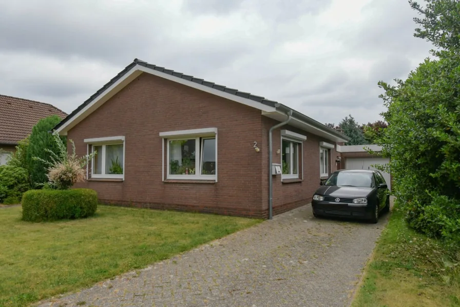 Ansicht - Haus kaufen in Apen - 6330 - Bungalow mit Garage in ruhiger Zentrumslage!