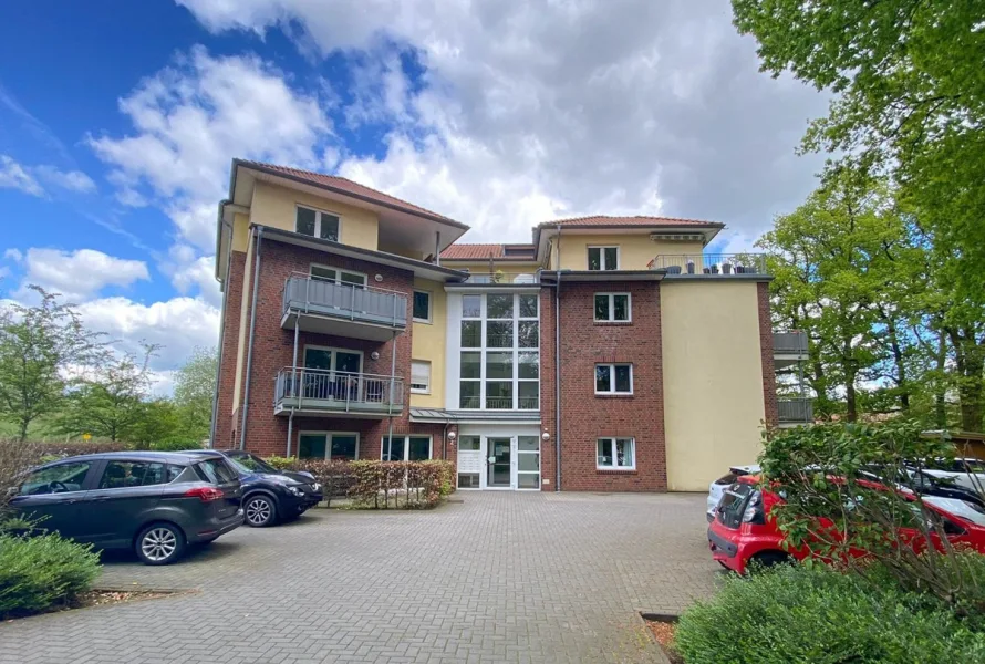 Hausansicht - Wohnung kaufen in Oldenburg - 6419 - BEZUGS- und BARRIEREFREIE Penthousewohnung! Betreutes Wohnen in Oldenburg nähe Bürgerbusch!