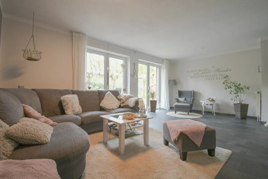 Wohnzimmer - Haus kaufen in Oldenburg - 6397 - Entdecken Sie das Potenzial eines gemütlichen Lebensstils in dieser Doppelhaushälfte
