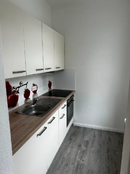Küche - Wohnung mieten in Flensburg - 3 Zimmer-Wohnung, Küche, Duschbad, Laminat
