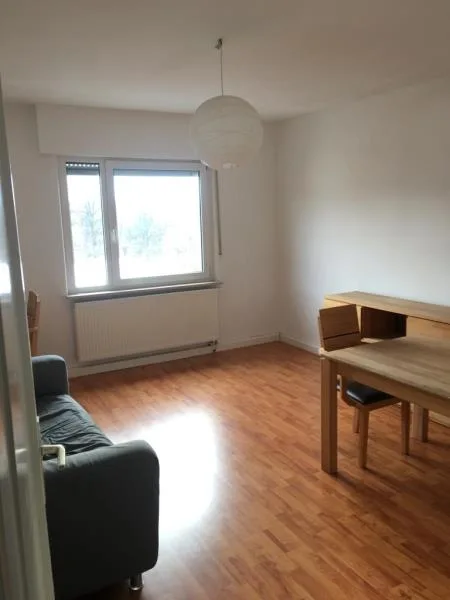 Wohnen - Wohnung mieten in Nürnberg - 2-Zimmerwohnung - Kleiner Balkon - Bad und WC getrennt - Laminatböden - Kein Aufzug