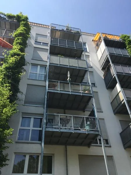 Südseite / Balkon - Wohnung mieten in Zirndorf - Sonnige 2-Zimmerwohnung Am Mühlenpark - Einbauküche - Aufzug - Balkon - TG-Stellplatz 