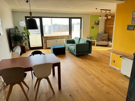 Wohnen - Wohnung kaufen in Nürnberg - Über den Dächern Nürnbergs - toller Blick - Dreizimmerwohnung - Neuwertige Einbauküche 