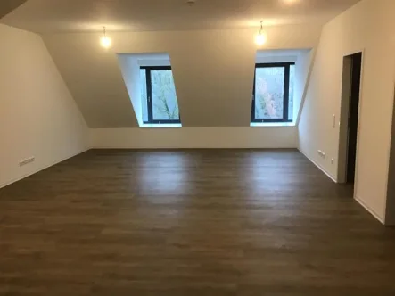 Wohnraum - Wohnung mieten in Höchstadt an der Aisch - Balkon - Große 2-Zimmerwohnung - Neue Einbauküche - Fußbodenheizung - TG-Stellplatz - Aufzug