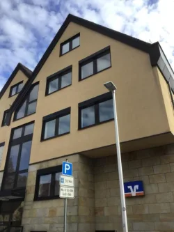 Hausansicht - Wohnung mieten in Herzogenaurach - Helle und geräumige 1-Zimmerwohnung in zentraler Lage mit Einbauküche und Tageslichtbad