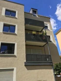Gartenseite - Wohnung mieten in Nürnberg - EINBAUKÜCHE - TAGESLICHTBAD - HELLE 3-ZIMMERWOHNUNG - BALKON - TG  - Baujahr 2018