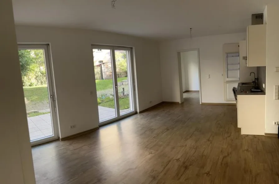 Wohnen/Küche - Wohnung mieten in Nürnberg - EINBAUKÜCHE - TERRASSE - HELLE 3-ZIMMERWOHNUNG -  TG  - Baujahr 2018