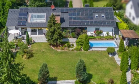 Haus_Garten - Haus kaufen in Wendelstein - Großzügige Luxusvilla mit Pool und tollem Garten - Doppelgarage - Sehr gepflegt - Effizienzklasse A 
