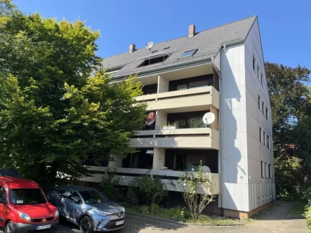 Hausansicht - Wohnung mieten in Nürnberg - 4-Zimmerwohnung mit Loggia im Dachgeschoß - Kein Aufzug - Einbauküche - Tageslichtbad