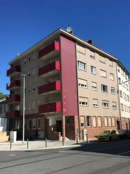 Hausansicht - Wohnung mieten in Nürnberg - Dreizimmerwohnung  Einbauküche - Balkon - Duschbad - Frei ab 01.12.2024