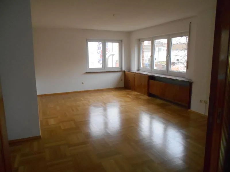 Wohnen - Wohnung mieten in Nürnberg - KESTLER IMMOBILIEN IVD - PARKETT/LAMINAT - TAGESLICHTBAD - 4 ZIMMERWOHNUNG - RENNWEG 