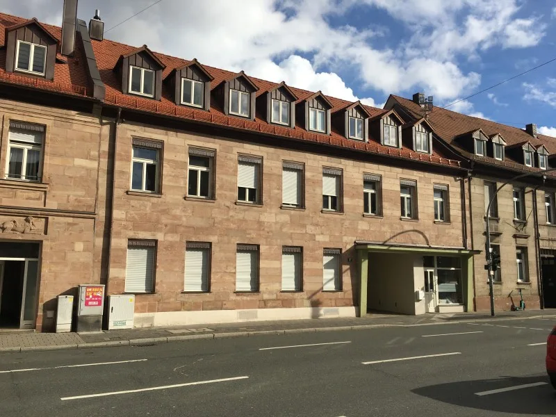 Hausansicht Straße  - Wohnung mieten in Fürth - Tolle 3-Zimmerwohnung Loggia mit Blick zum Wiesengrund - Königstraße - Direkt an der City