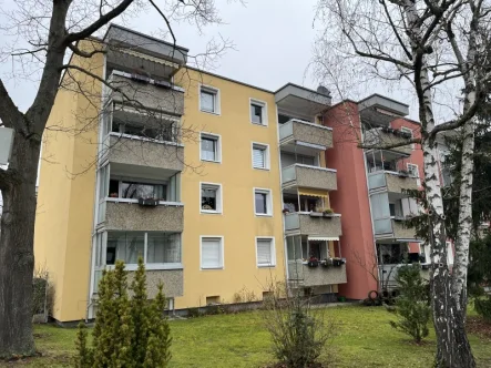 Hausansicht - Wohnung mieten in Oberasbach - Gut aufgeteilte und helle 2-Zimmerwohnung in Oberasbach - Balkon - Einbauküche 