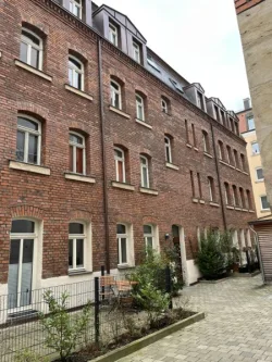 GHausansicht - Wohnung mieten in Nürnberg - Renovierte 2-Zimmerwohnung mit Einbauküche - 1. OG - Tageslichtbad mit Dusche