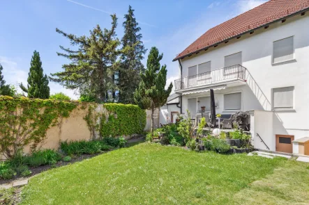 Hauptbild - Haus kaufen in München - Gepflegtes Zweifamilienhaus mit großem Garten zum Selbstbezug oder zur Kapitalanlage