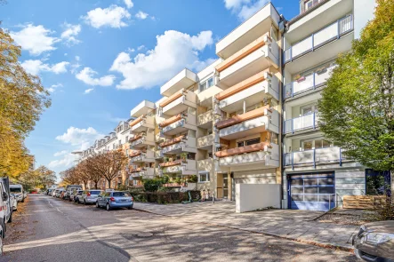 Hausansicht - Wohnung kaufen in München-Laim - Im Kaufangebotsverfahren: Blick ins Grüne. Bezugsfrei. Beliebte Lage.