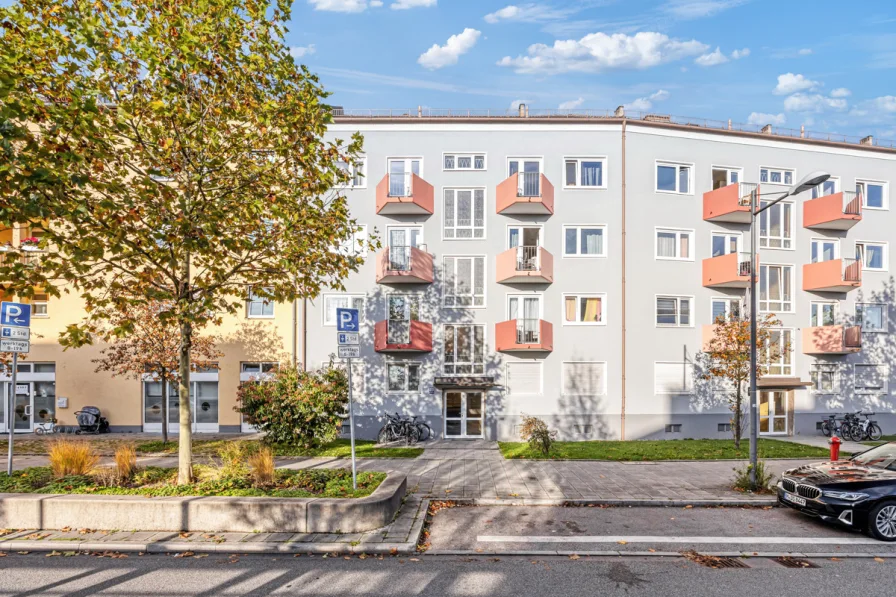 Hausansicht - Wohnung kaufen in München - Attraktive 2-Zimmer-Wohnung. Inklusive Möblierung. Flexibel nutzbar.