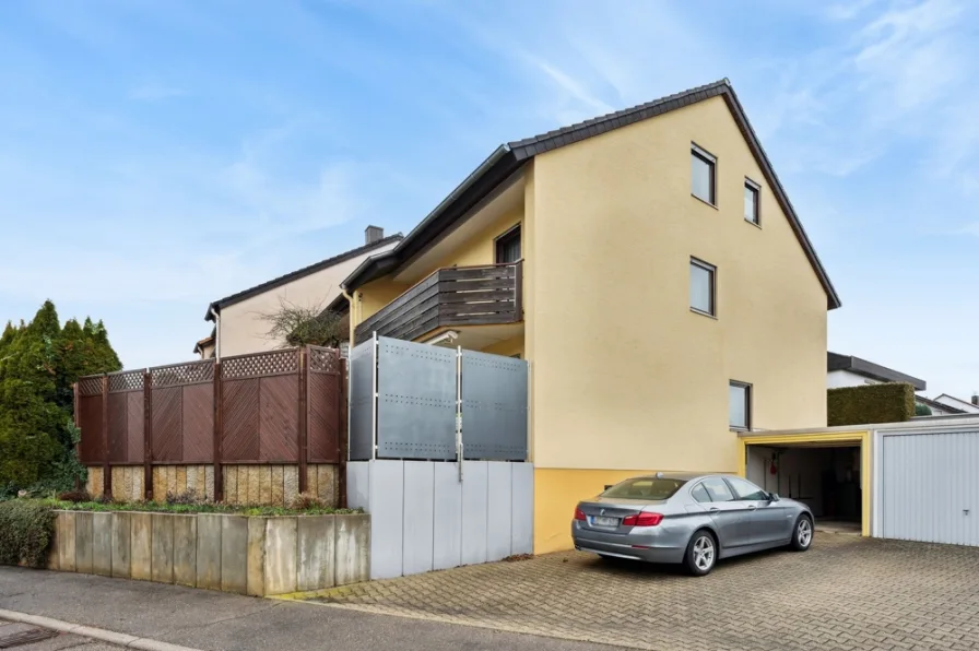  - Haus kaufen in Besigheim - Sonniges Doppelhaus mit Terrasse in Bietigheim // Kauf auf Nießbrauchbasis