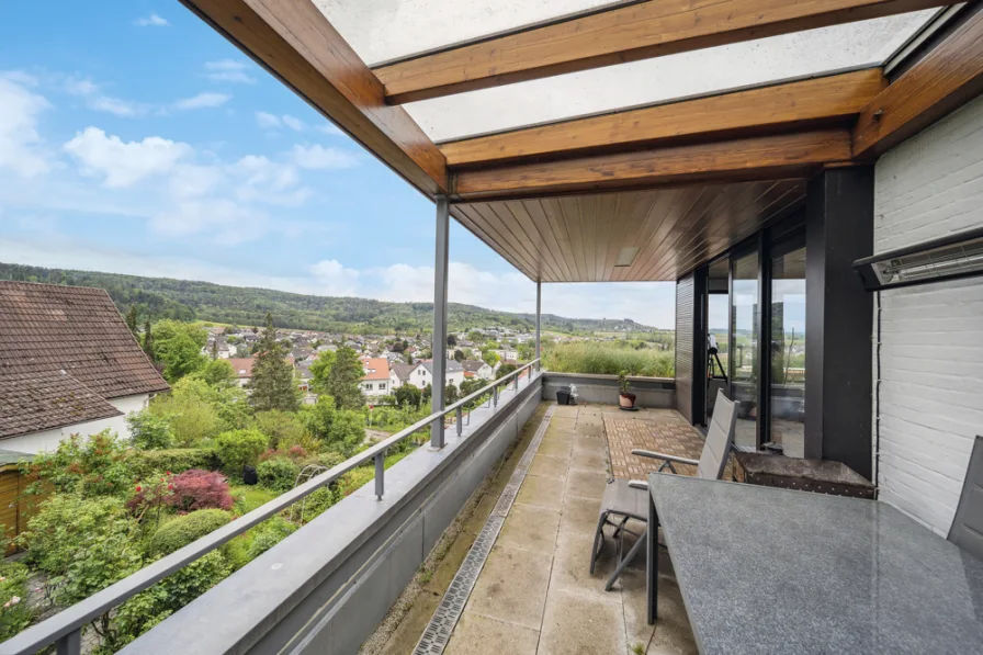  - Haus kaufen in Allmersbach im Tal - Großzügiges Terrassenhaus mit Weitblick: Kauf auf Nießbrauchbasis !