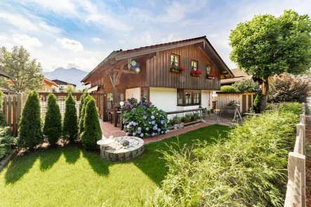 Außenansicht Süd-Ost - Haus kaufen in Lenggries - Attraktive DHH in bevorzugter Lage mit Bergblick,Verkauf mit Rückvermietung