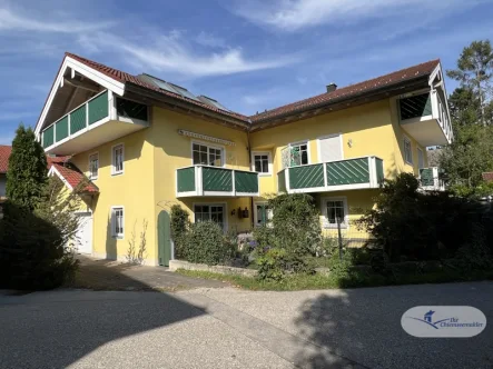 Außenasicht - Wohnung kaufen in Prien am Chiemsee - Sanierte 3-Zimmerwohnung mit Balkon und zwei Bädern in zentrumsnaher Lage