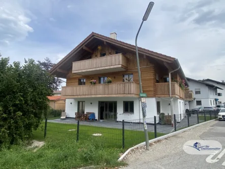 Außenansicht - Wohnung kaufen in Bernau am Chiemsee - Moderne 3 Zimmer Neubauwohnung mit großer Terrasse mit Nießbrauchrecht
