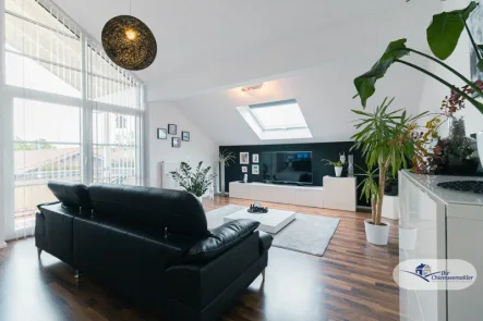 Wohnzimmer - Wohnung kaufen in Bernau am Chiemsee - Renovierte 2-Zimmer Dachgeschosswohnung