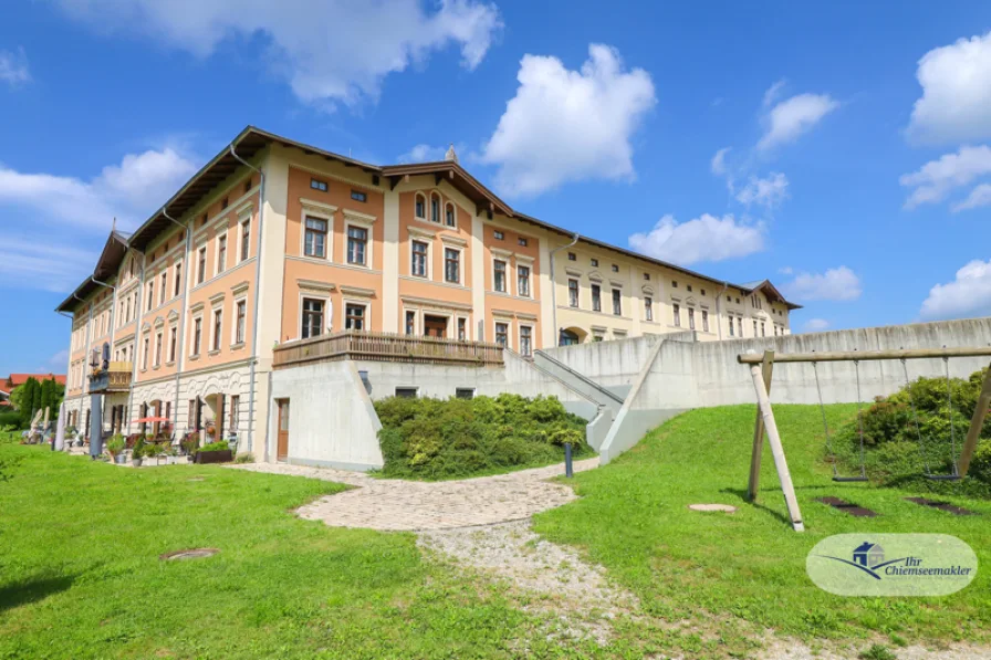 Hausansicht - Wohnung mieten in Obing - Wunderschöne Maisonettewohnung direkt am Obinger See