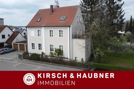 Toller Altbaucharme - Haus kaufen in Neumarkt - Mehrfamilienhaus mit Altbaucharme in zentraler Lage, Neumarkt