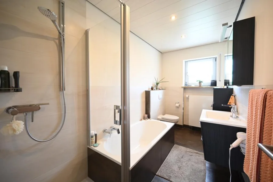 Modernes Badezimmer