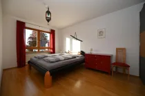 Großzügiges Schlafzimmer