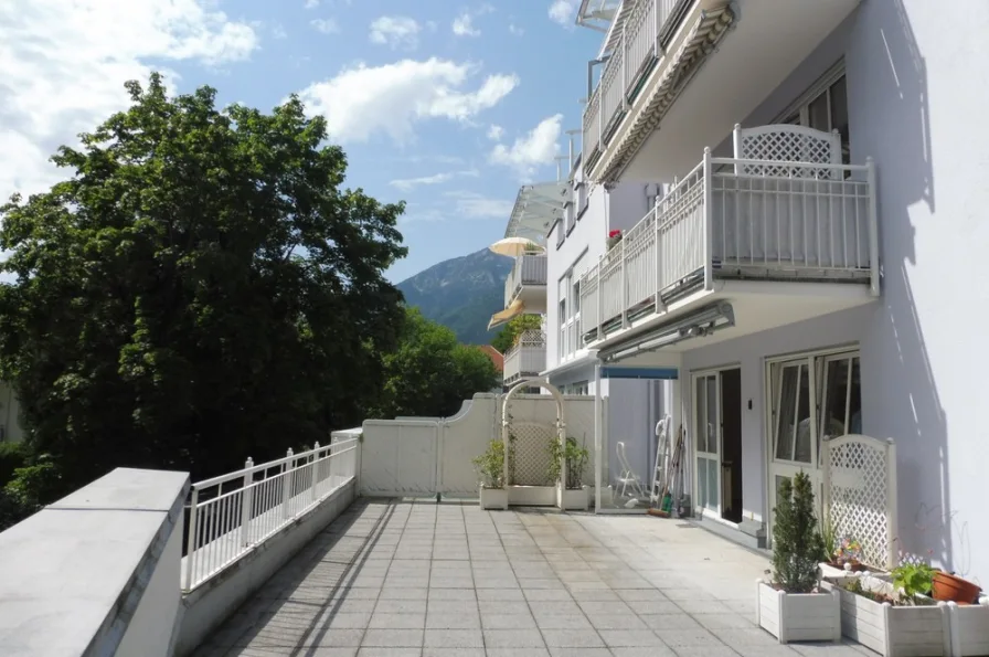 Terrasse Bergblick - Wohnung mieten in Bad Reichenhall - Wohntraum! Exklusive 2-Zimmerwohnung mit großer Dachterrasse am Ortenaupark