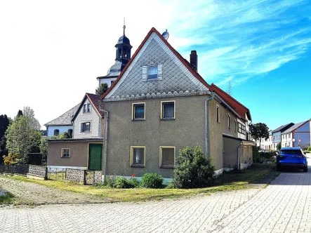 Wohnhaus - Haus kaufen in Tanna - Wohnhaus zum Sanieren - mit zwei Garagen, Werkstatt und kleinem Garten!