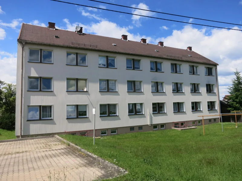  - Wohnung kaufen in Bösenbrunn / Schönbrunn - Bezugsfreie 2-Zimmer-Wohnung mit PKW-Stellplatz auf dem Land!