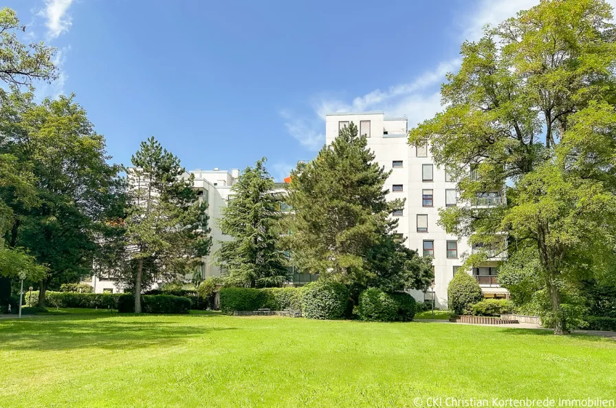 Mehrfamilienhaus in Mü.-Aubing Nähe Westkreuz - Wohnung kaufen in München - München-Aubing! Freie 2 Zi.-Wohnung mit Südloggia in ruhiger Lage Nähe Westkreuz