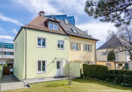 Modernisierte Doppelhaushälfte in München-Pasing - Haus mieten in München - Hochwertig Saniert! Moderne DHH mit Südwestgarten in München-Pasing - Ideal auch für Allergiker