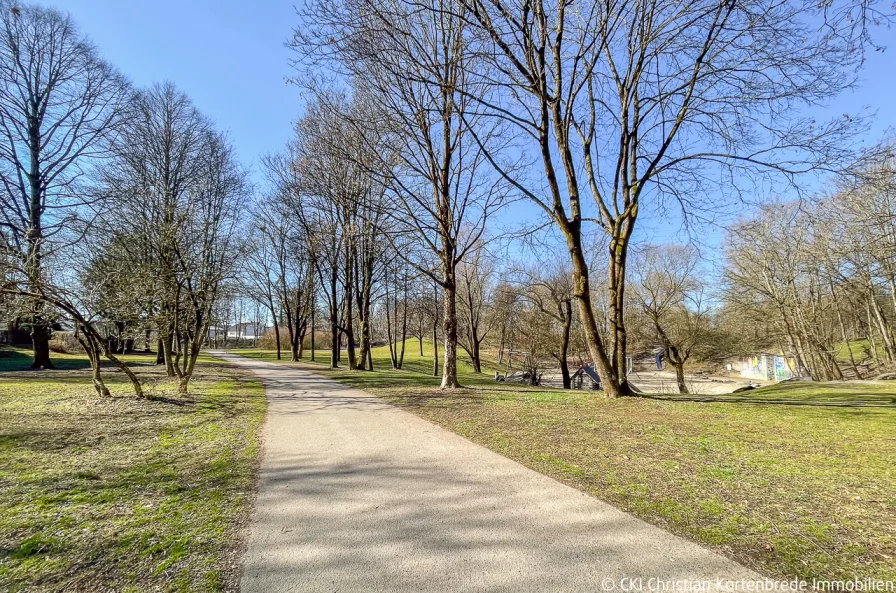 Parkähnliche Grünflächen am Haus