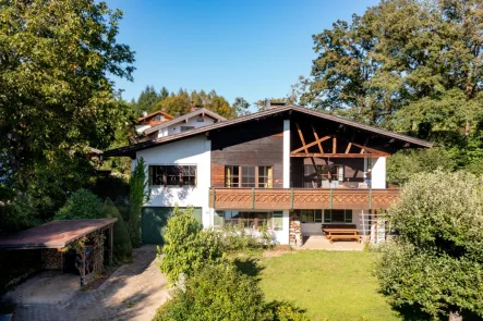 Hausansicht - Haus kaufen in Nußdorf - Besonderheit! Top gepflegtes Landhaus mit tollem Ambiente und einzigartigen Bergblick
