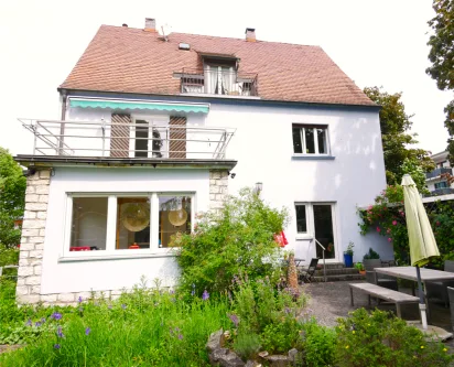 Ansicht des Hauses von Süden  - Haus kaufen in Schwaig b. Nürnberg - Großes Haus mit Charme und Stil! 7-Zimmer, 2 Küchen, 2 Bäder - 237 m² Wfl. und 1206 m² Grundstück 