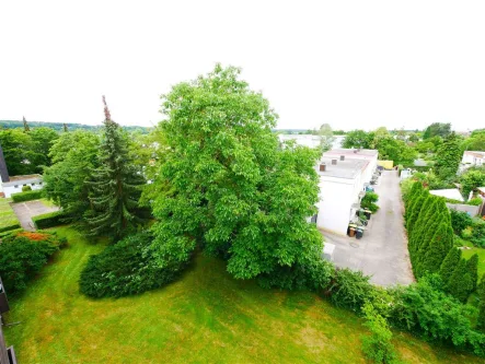 Ausblick nach Südwesten - Wohnung kaufen in Oberasbach b Nürnberg - Niemand über sich! FREIE 3-Zi.-ETW + Loggia Bad mit Fenster + in ruhige TOPLAGE  Oberasbach-Kreutles