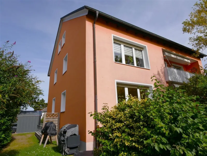 Südwest-Ansicht - Haus kaufen in Fürth -  Preis - WERT! 3-Familienhaus + RUHIGE, GUTE Lage + SANIERT + großes Sonnengrundstück